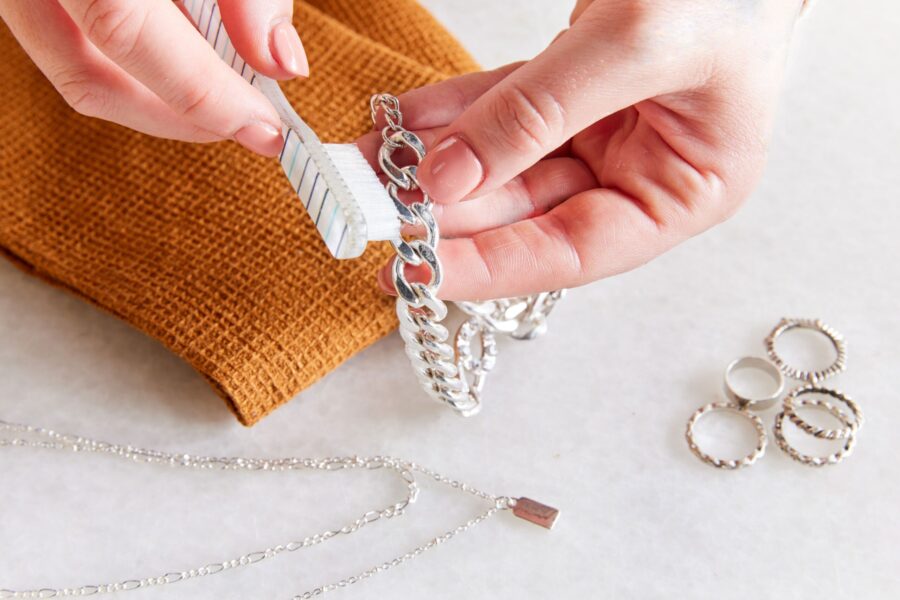 How-to-Clean-Silver-Jewelry-Primary-pandea-dubai